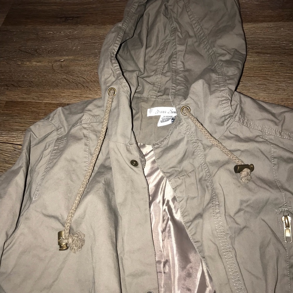TAUPE WINDBREAKER WITH HOOD